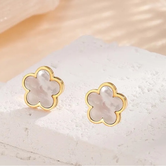 Jewelry - Flower Stud Earrings
